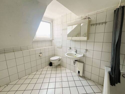 Bad im Dachgeschoss - 