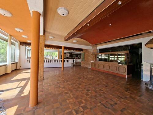 Gastraum mit Theke - 