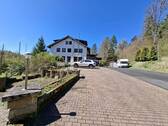 Parkplätze - Hotel, Pension, Gasthof in Ronshausen zum Kaufen