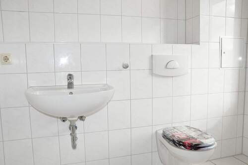 Bad mit Wanne - 