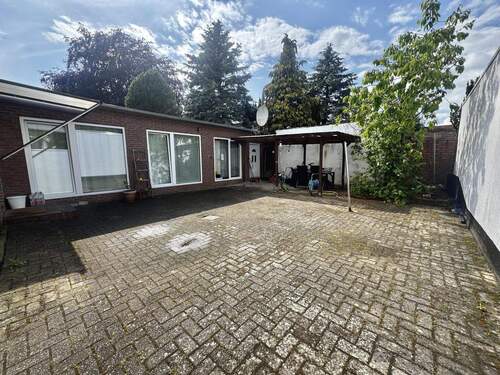 Hinterhof - 6 Zimmer Mehrfamilienhaus, Wohnhaus in Delmenhorst