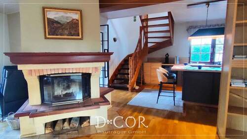 großer Kamin im offenen Wohnzimmer - Gepflegtes Anwesen in Coswig - 435.000,00 EUR Kaufpreis, ca.  126,00 m² Wohnfläche