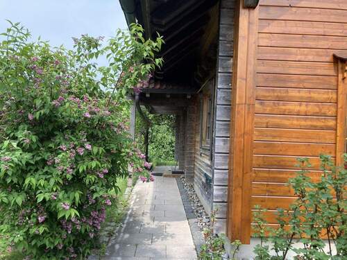 Weg zur Haustür - Einfamilienhaus mit 135,40 m&sup2; in Adelshofen zum Kaufen