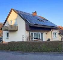 Gemütliches Einfamilienhaus mit Garage, Carport und Garten in ruhiger Lage - Neudenau / Siglingen