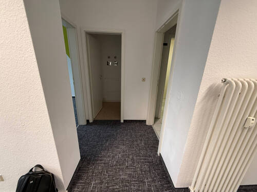 Flur Zusatz-Büro 32 qm - 