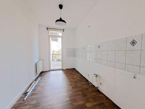 Küche mit Balkonzugang - 