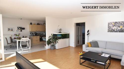 Wohnzimmer - WEIGERT: Helle 3-Zimmer-Wohnung mit großem Südbalkon & TG-Stellplatz in Laim