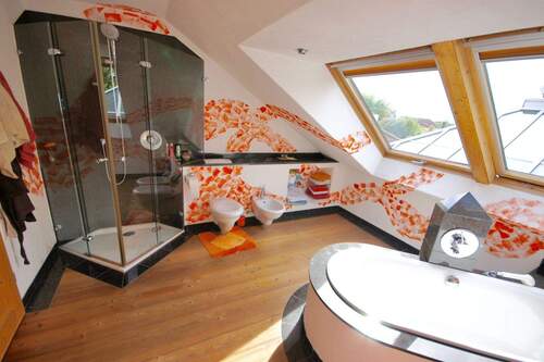 Bad Ansicht 3 - 4 Zimmer Etagenwohnung in Aschaffenburg