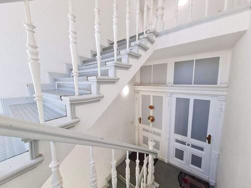 heller Treppenaufgang - 