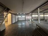 unter dem Podest - 