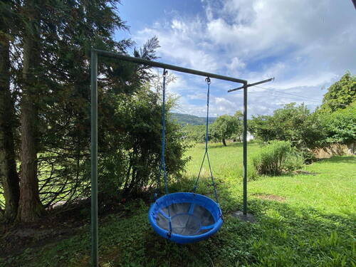 Schaukel im Garten, Süden - 