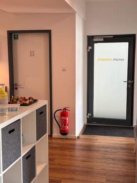 Flur + Eingangstür - 