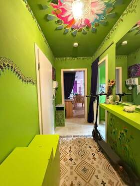 Bunter Flur mit Dekoration - 