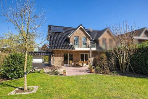Bild 1 - Einziehen und Wohlfühlen: Neuwertige Doppelhaushälfte in Bestlage von Duvenstedt