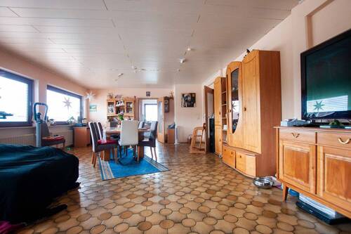 Weitläufiges Wohnzimmer im OG - 