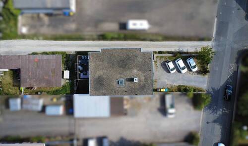 Gesamtansicht Vogelperspektive - 1 Zimmer Mehrfamilienhaus, Wohnhaus zum Kaufen in Eisingen