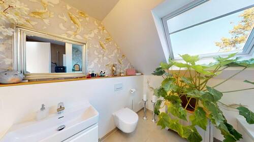 Tageslichtbad mit Dusche und Wanne - 