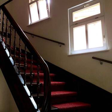 Treppenaufgang - Etagenwohnung mit 84,70 m&sup2; in Altenburg zur Miete