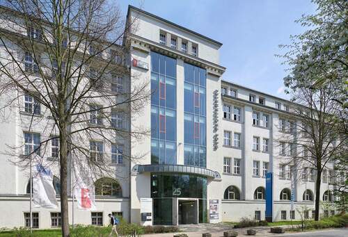 Eingangsbereich Neue Kauffahrtei 25 - Darf es etwas mehr sein? Großzügige und helle Räume für Sie und Ihre Mitarbeiter