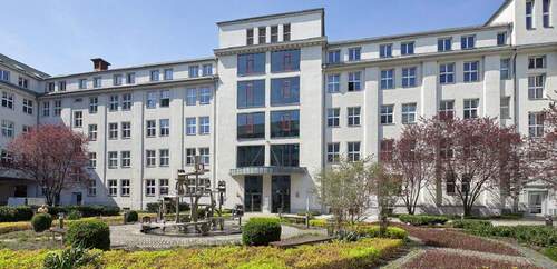 Innenhof mit Brunnenanlage und Sitzmöglichkeiten - Büro zur Miete in Chemnitz