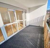 Hübsche 2-Zi.-Whg. mit großem sonnigen Balkon, zentral in Freilassing.