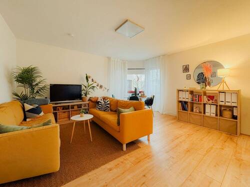 Wohnzimmer - Barrierefreie Wohnung mit 3 Zimmern im 1. OG