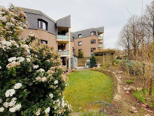 Hausansicht - 3 Zimmer Etagenwohnung zum Kaufen in Bergisch Gladbach