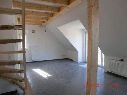 Wohnzimmer - Bildschöne 3-Zi. DG-Wohnung m. Balkon u. EBK in Obbach