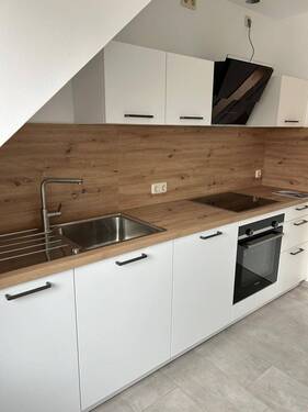01.jpeg - Moderne 2,5-Zimmer-Wohnung mit Dachloggia in Erlangen