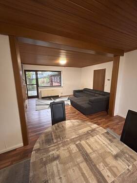 Esszimmer mit Blick ins Wohnzimmer - 