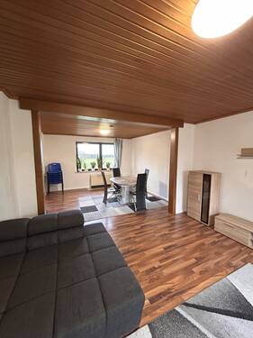 Wohnzimmer mit Blick ins Esszimmer - 