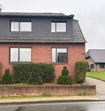 Ansicht Straße - 5 Zimmer Doppelhaushälfte in Kleve