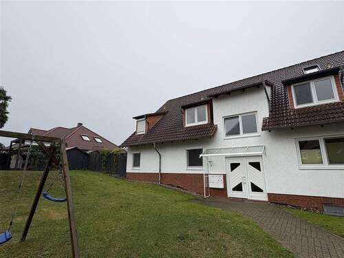 Eingang zum Mehrfamilienhaus - 3 Zimmer Etagenwohnung zum Kaufen in Sarstedt