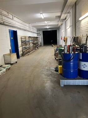 Blick in die Fläche - Halle in Kassel