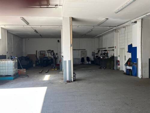 Blick in die Nebenfläche - Halle in Kassel zur Miete