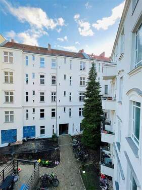 Aussicht vom Gartenhaus - Etagenwohnung mit 82,90 m&sup2; in Berlin zum Kaufen