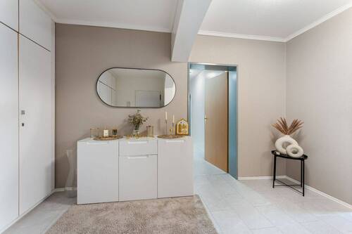 Eingangskorridor - 1.OG - 4 Zimmer + 2 Bäder + Tiefgaragenstellplatz in Bergheim