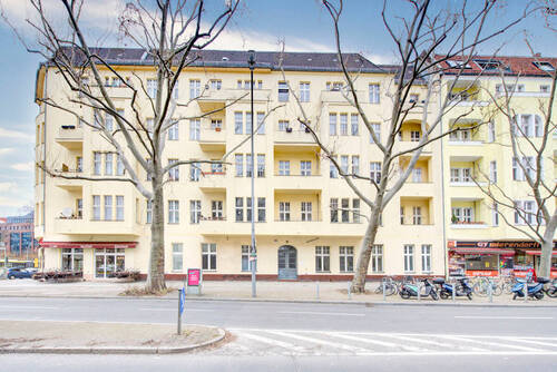 Fassade 1 - 2 Zimmer Etagenwohnung zum Kaufen in Berlin