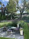 Gartenteil mit Brunnen - 