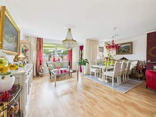 Wohnzimmer - 5 Zimmer Etagenwohnung zum Kaufen in Quickborn