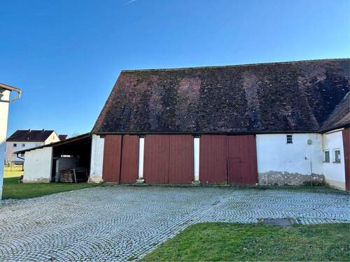 Scheunengebäude mit Schuppen - 