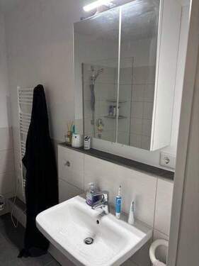 Badezimmer ohne Wanne - Etagenwohnung mit 52,20 m&sup2; in Würzburg zum Kaufen