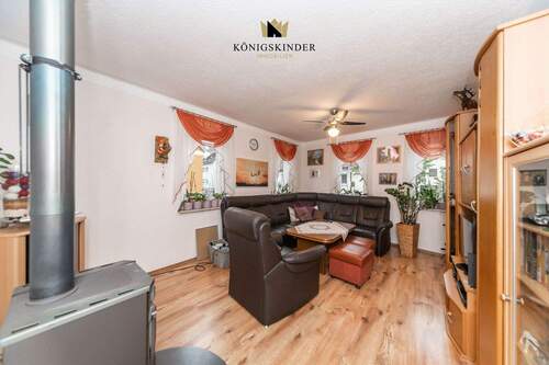 Wohnzimmer - 7 Zimmer Mehrfamilienhaus, Wohnhaus in Schwieberdingen