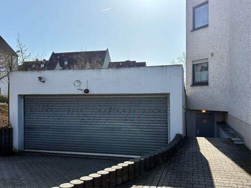Zufahrt + Zugang zur Tiefgarage - 