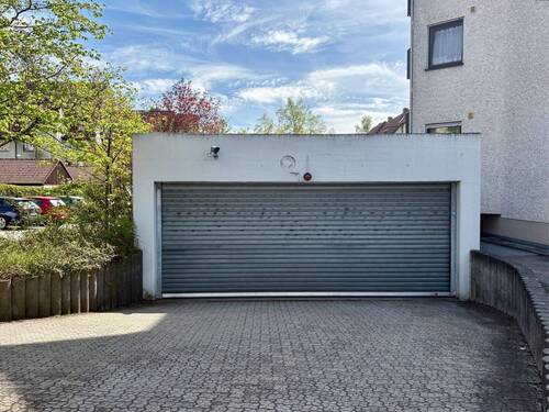 Zufahrt u. Zugang zur Tiefgarage - 