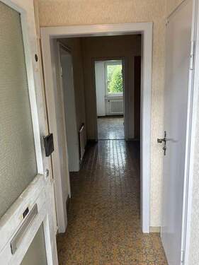 Eingang + Flur - 