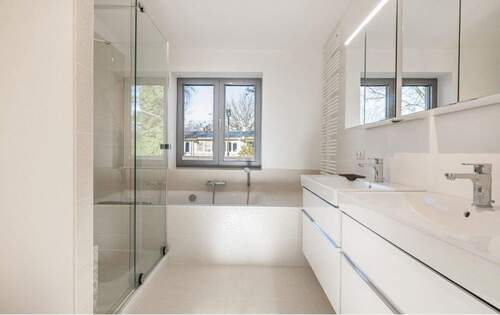 Bad mit Doppelwaschbecken & Wa - 