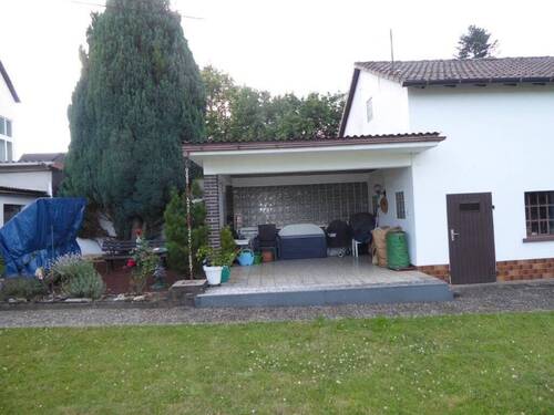 Freisitz - 7 Zimmer Etagenwohnung in Rosbach vor der Höhe