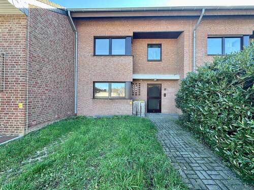 Hausansicht Vorderseite - 6 Zimmer Reihenmittelhaus zum Kaufen in Neuss