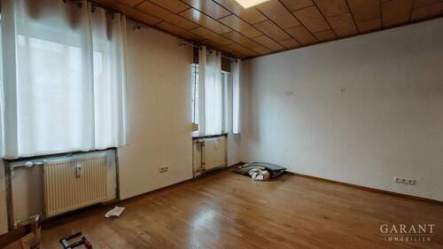 Wohnzimmeransicht02 Eutingen - 4 Zimmer Etagenwohnung in Pforzheim